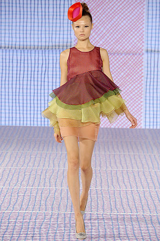 Jonathan Saunders's First Pollini Collection: The Reviews Are In: Photo 2 of 27 | fashionologie