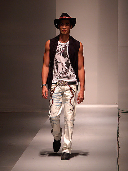 Philippine Fashion Week 2008
“GLIMPSES: A Dawn of a New Decade”
26 May 2008
SMX Convention Center
© 2008 Dhon Jason de Belen