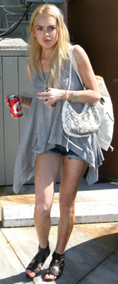 http://media.onsugar.com/files/upl2/33/335869/36_2009/58e7f2c836438bbc_lohan.jpg
