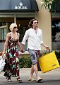 15711PCN_Shopping18