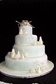 I love this cake , i think its very pretty .