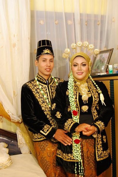 The Wedding Gallery: Traditional Javanese Wedding Dress Ideas