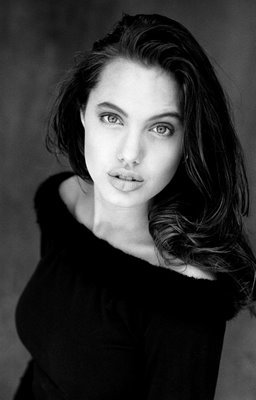 olley girls: Sexy Angelina Jolie Pics - As she were younger!