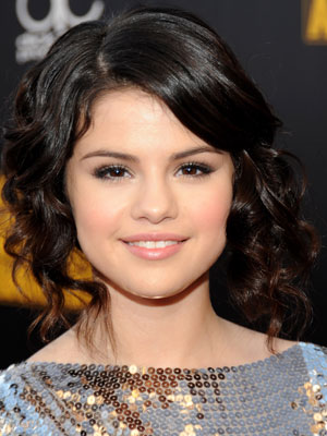Photos of Selena Gomez at the 2009 American Music Awards | POPSUGAR Beauty